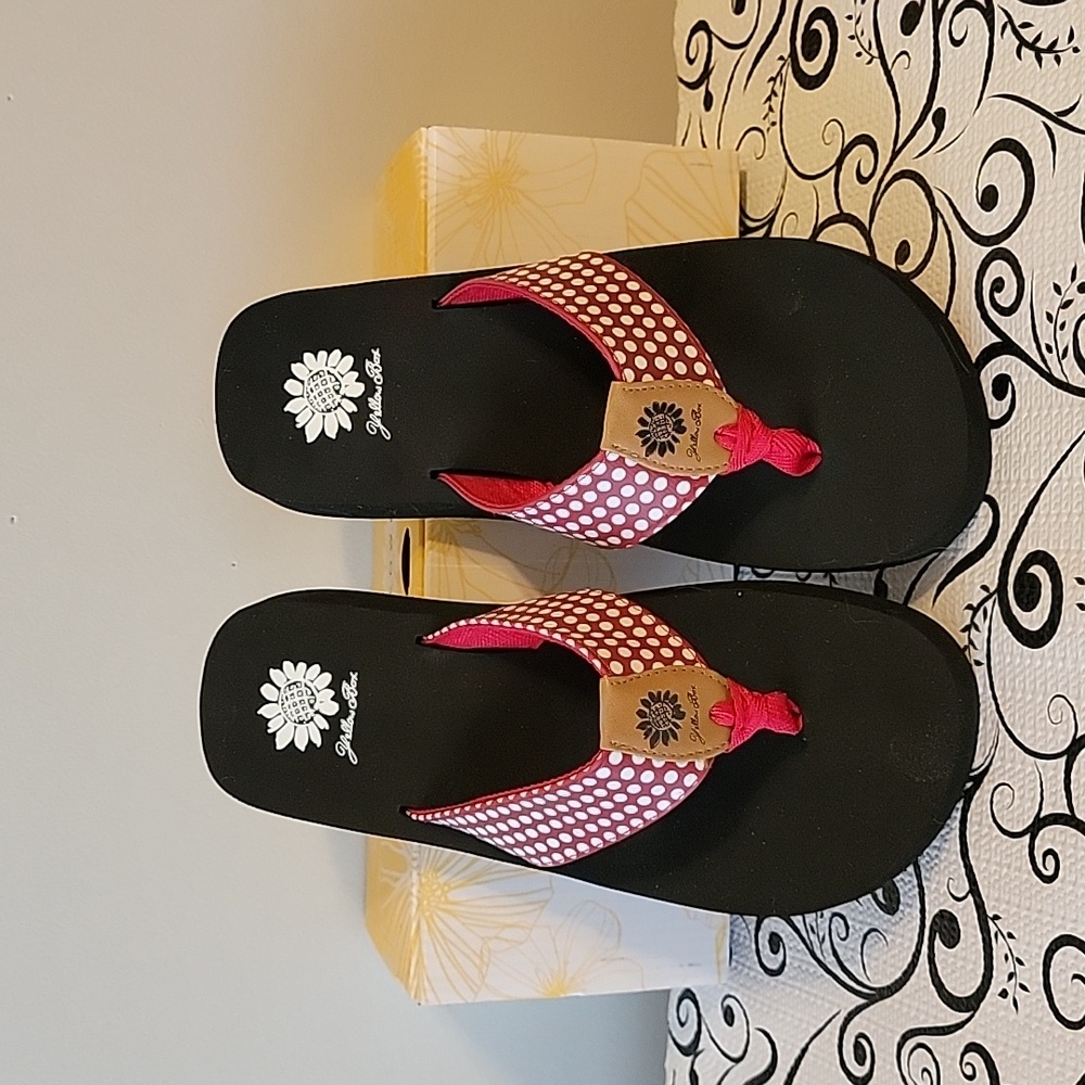 NWT! Yellowbox FROMY Red Polka Dot flip flops Yellow Box Sandals beach Summer